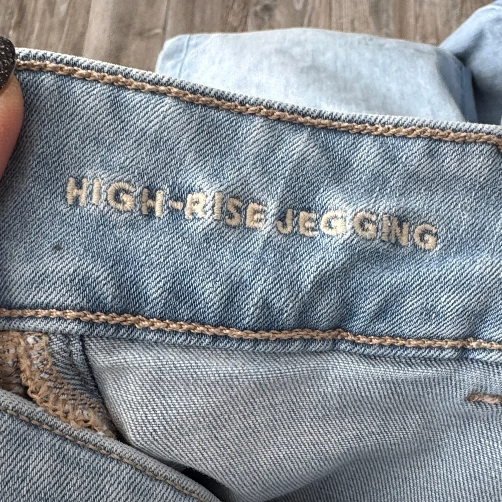 American Eagle Light Wash Jeggings - Picture 5 of 6